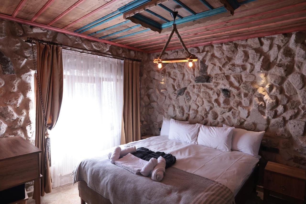 Stone Owl Otel & Restaurant Учгісар Екстер'єр фото