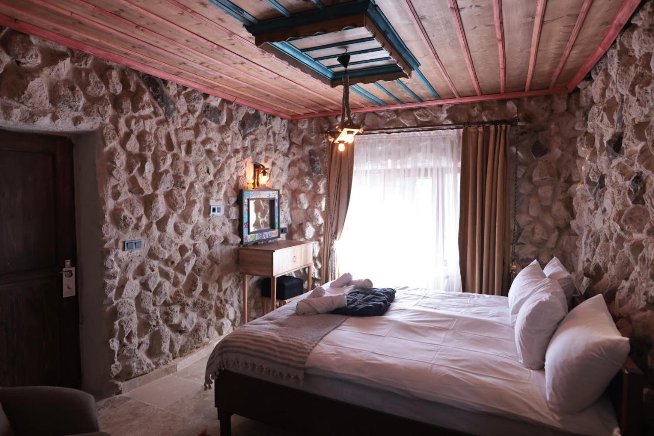 Stone Owl Otel & Restaurant Учгісар Екстер'єр фото
