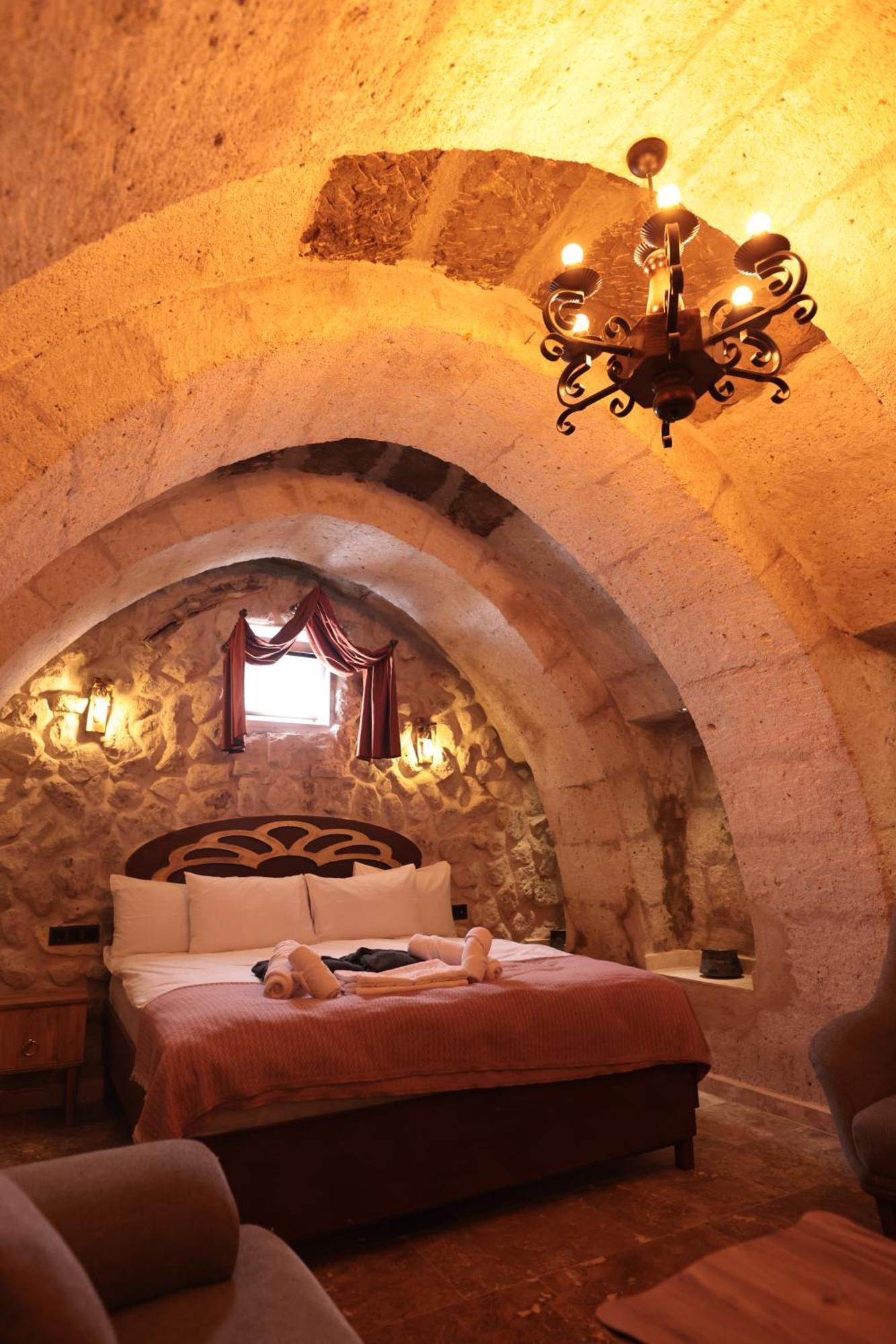 Stone Owl Otel & Restaurant Учгісар Екстер'єр фото