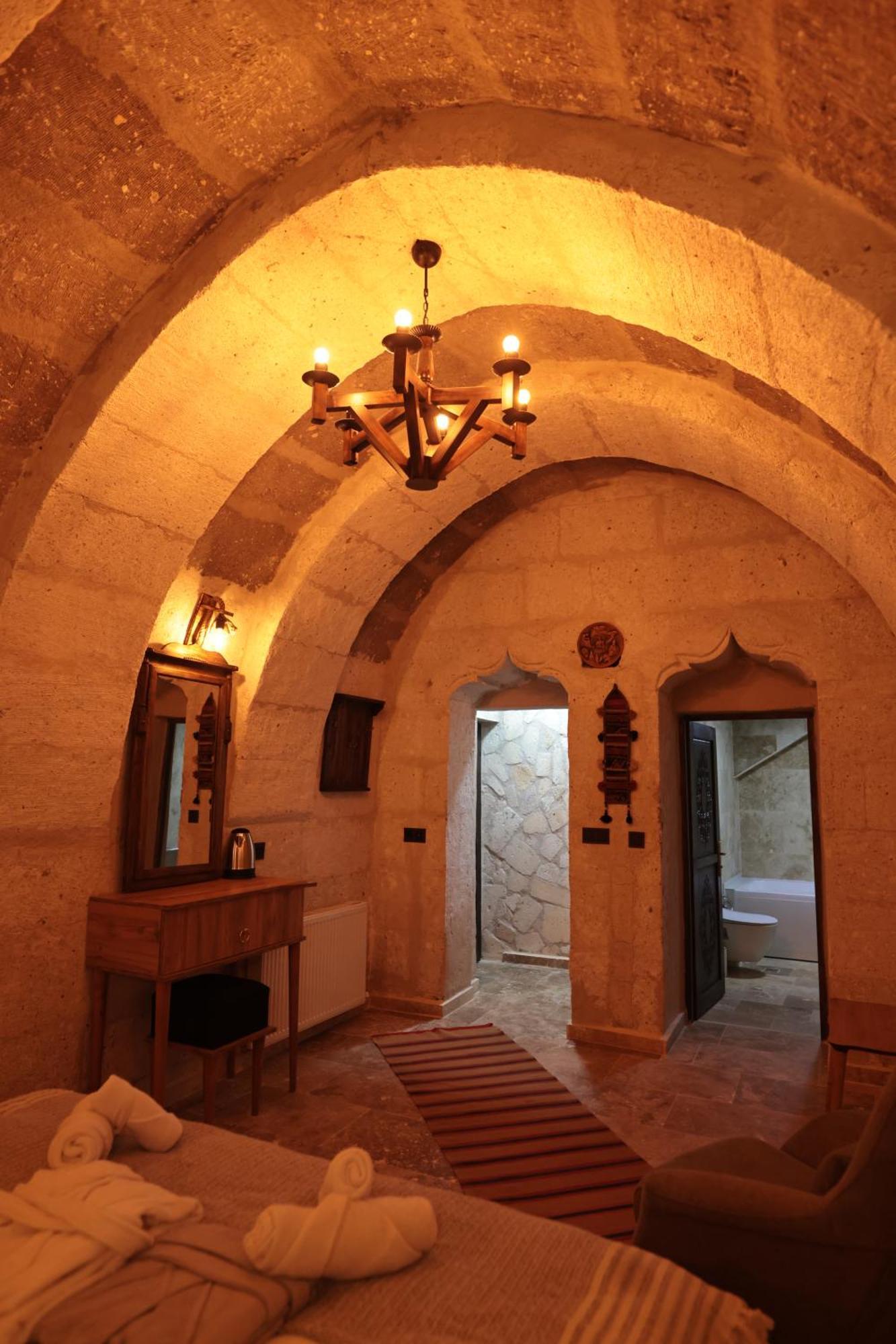 Stone Owl Otel & Restaurant Учгісар Екстер'єр фото