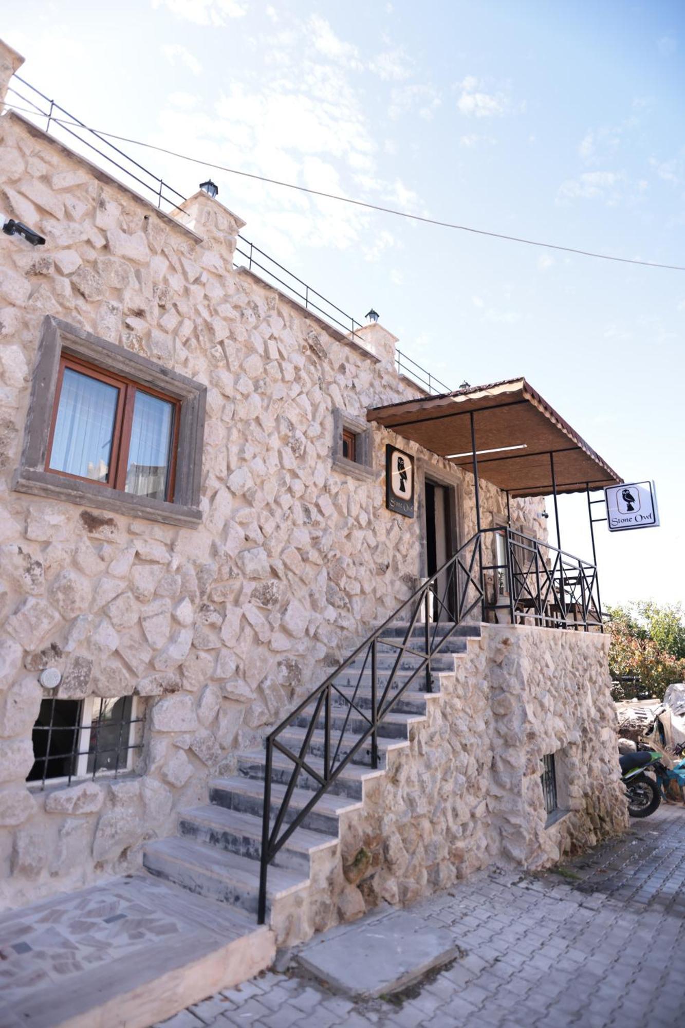 Stone Owl Otel & Restaurant Учгісар Екстер'єр фото
