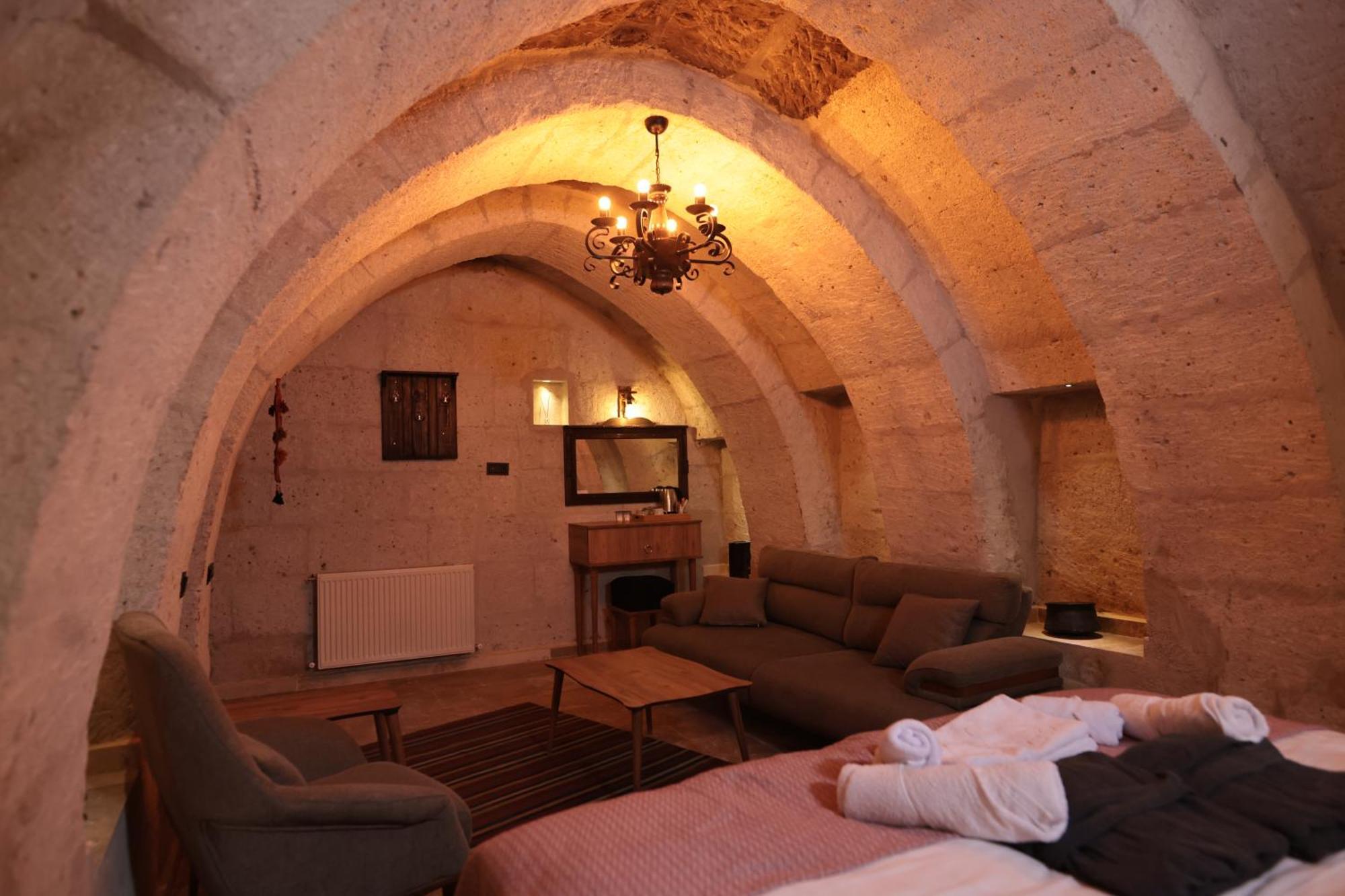 Stone Owl Otel & Restaurant Учгісар Екстер'єр фото