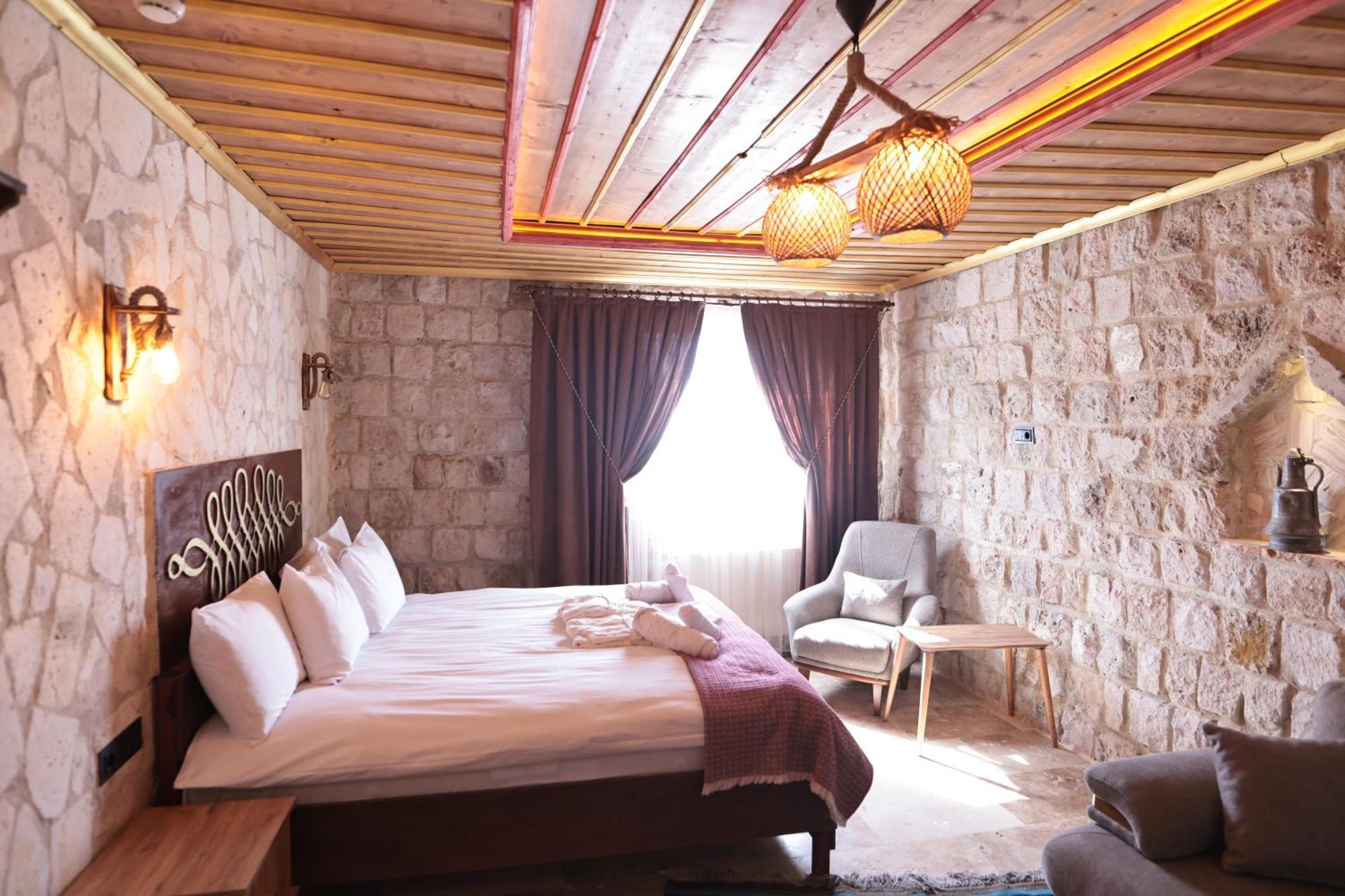 Stone Owl Otel & Restaurant Учгісар Екстер'єр фото