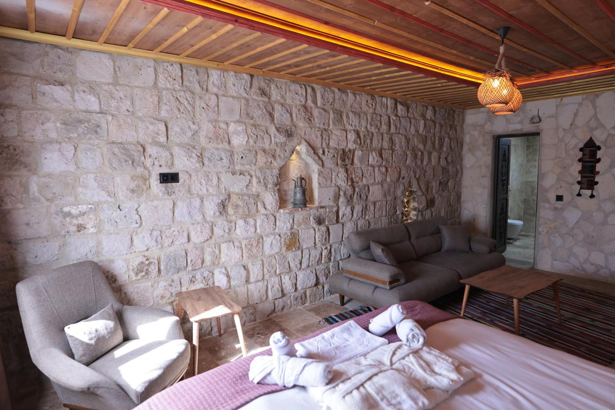 Stone Owl Otel & Restaurant Учгісар Екстер'єр фото