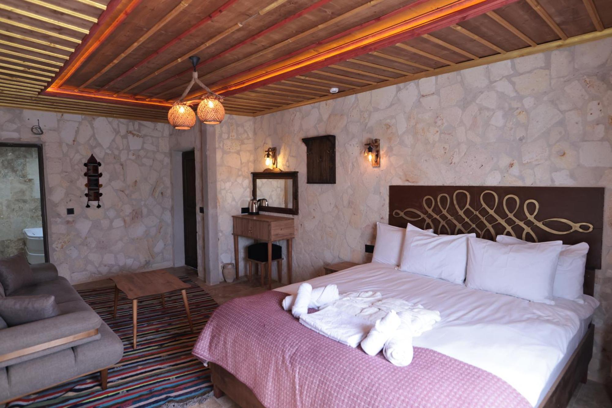 Stone Owl Otel & Restaurant Учгісар Екстер'єр фото