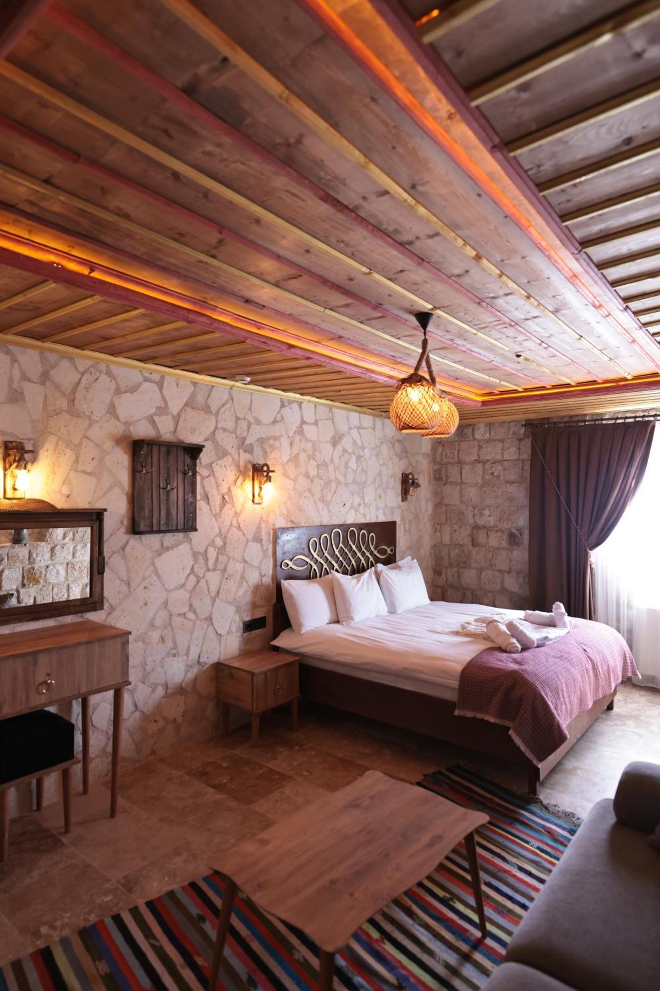 Stone Owl Otel & Restaurant Учгісар Екстер'єр фото