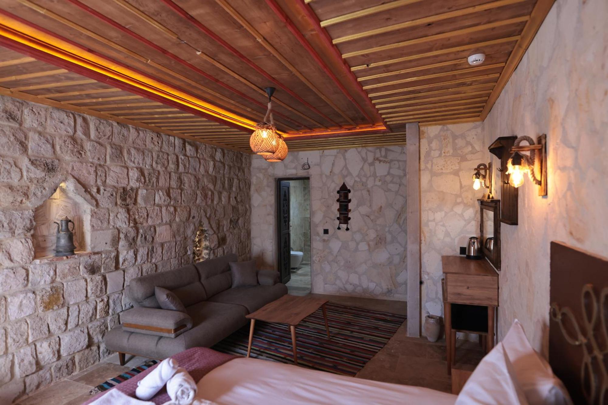 Stone Owl Otel & Restaurant Учгісар Екстер'єр фото