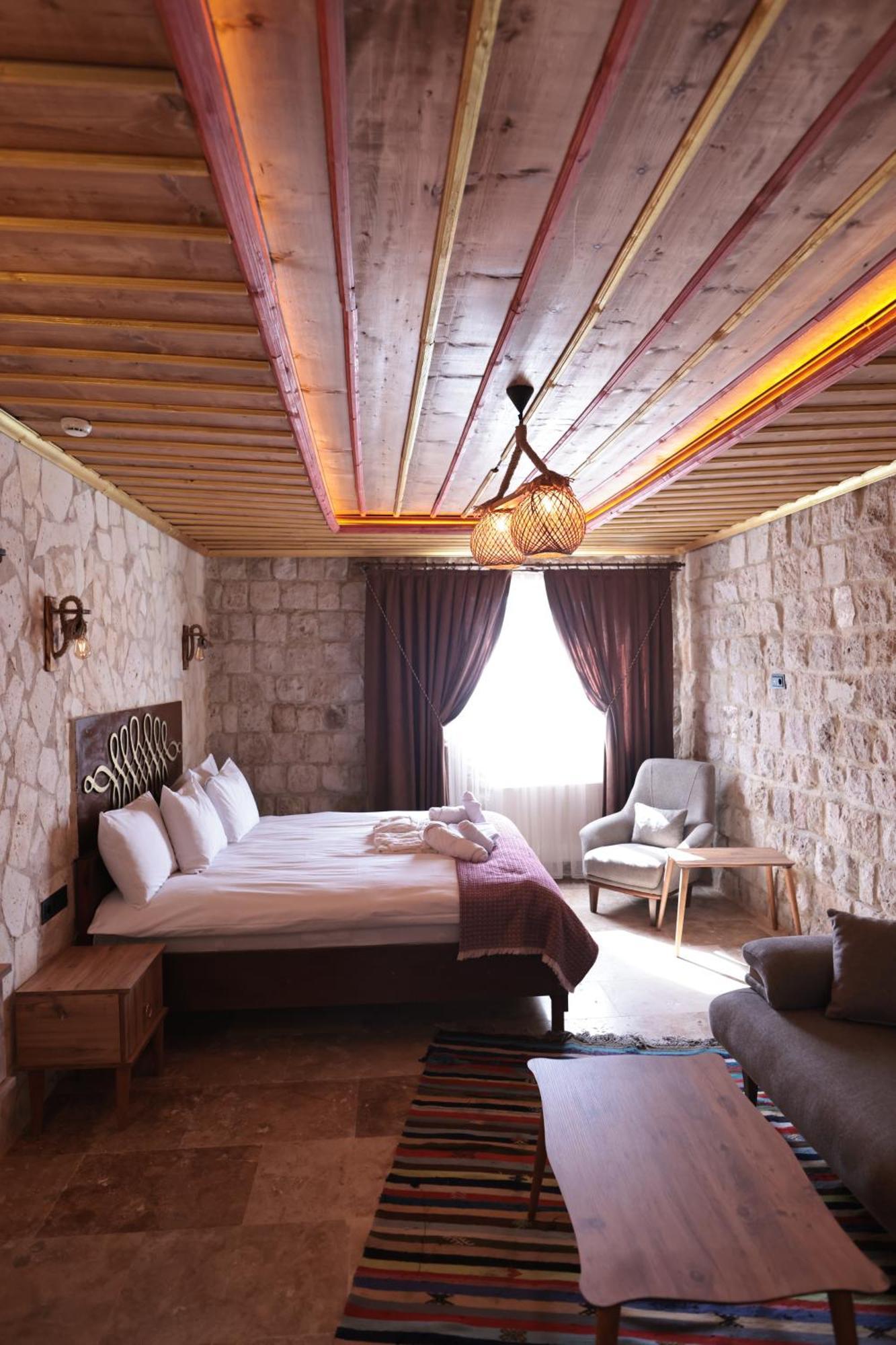 Stone Owl Otel & Restaurant Учгісар Екстер'єр фото